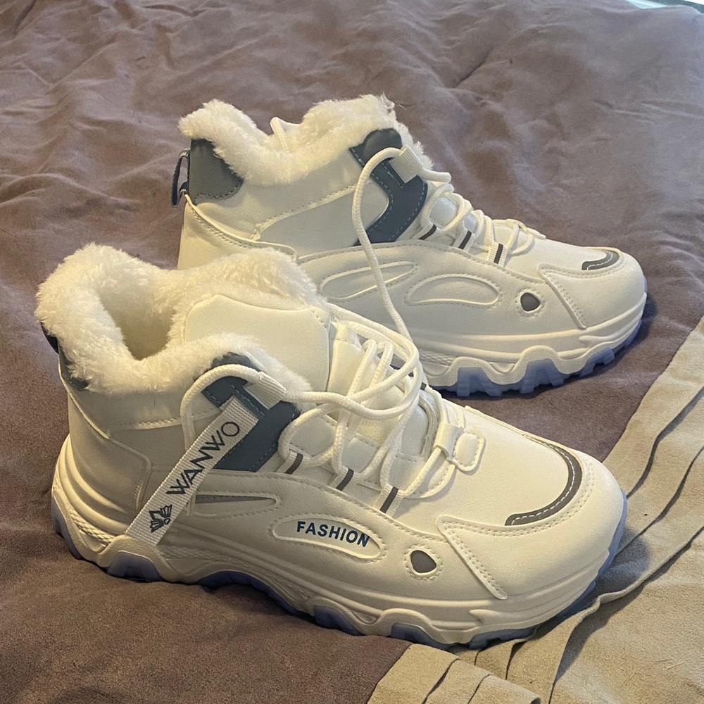 Vivo Women's White Winter Boots